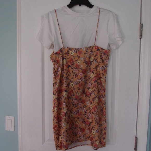 Moving Sale💫 Chelsea & Violet Mustard Gold Satin Summer Dress - Picture 3 of 6